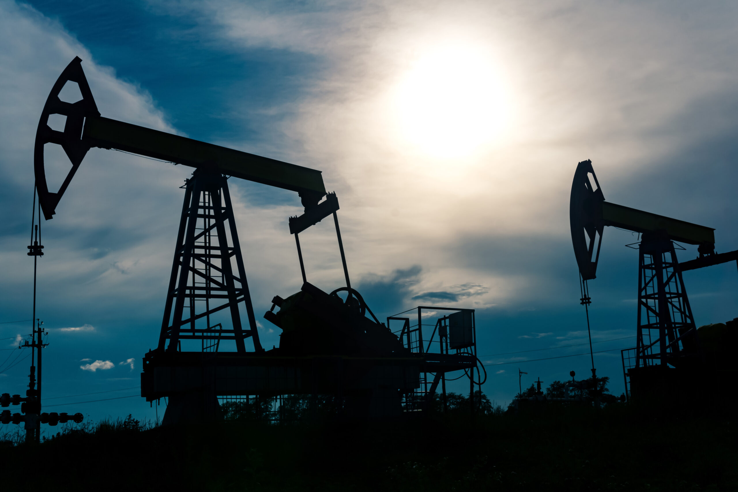 Petróleo bruto dos EUA cai abaixo de US$ 75 por barril após OPEP adiar reunião