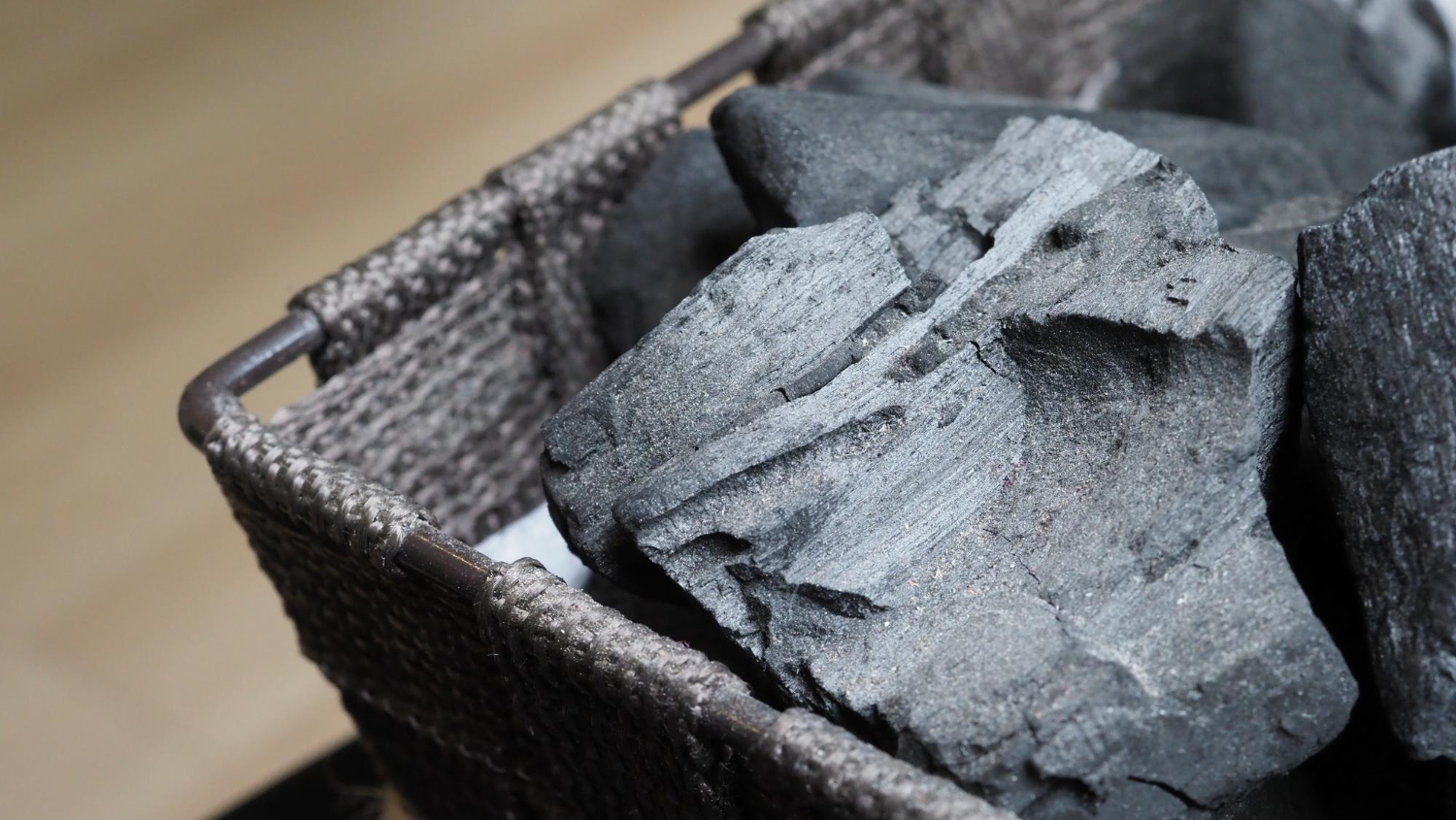 Previna mofo em casa usando carvão; solução simples e eficaz