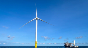 Primeira turbina eólica offshore é instalada no projeto Revolution Wind nos EUA