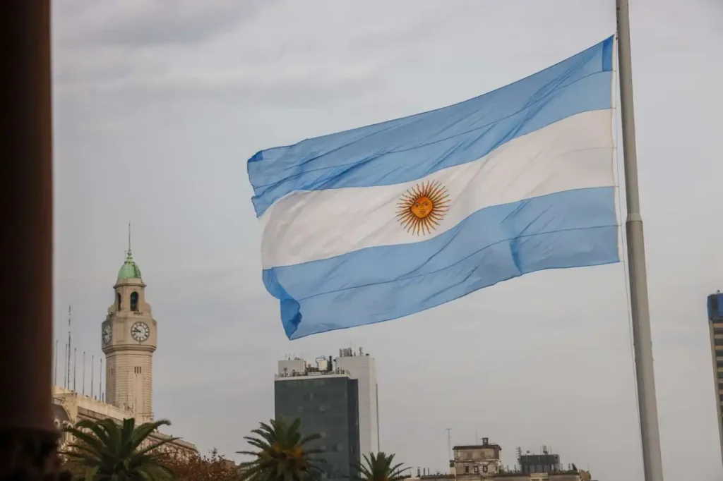 Argentina eleva produção de gás de Vaca Muerta visando expansão de exportações para Brasil e Chile