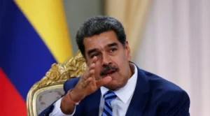 Pressão sobre Maduro aumenta, mas petróleo venezuelano não sofre novas sanções