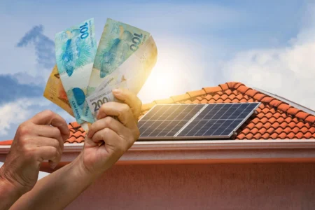 Imposto sobre energia solar em 2024: Como calcular a cobrança e os impactos da lei 14.300