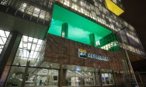 Petrobras descobre mega reserva de petróleo no Sul com potencial de 15 bilhões de barris