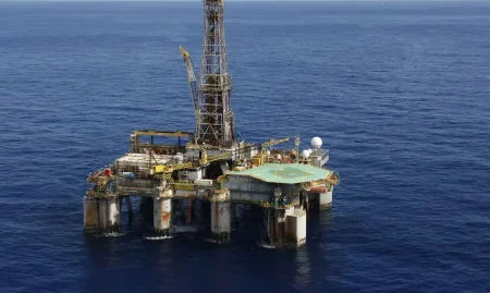 Brasil vai leiloar blocos de petróleo antes da COP30, apesar de críticas sobre impacto ambiental