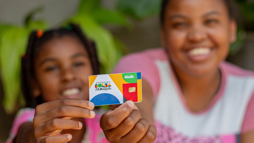 Mora sozinho e recebe o Bolsa Família? Veja se será obrigado a receber visita do CRAS