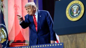 CEO da Chevron revela: gasolina pode cair para menos de US$ 3 sob governo Trump